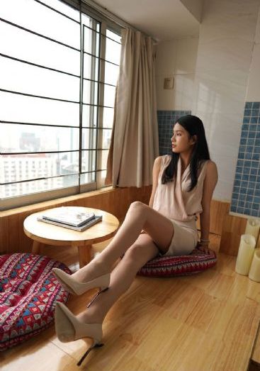 年轻的女教师2观看