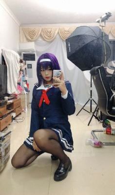 光影下的少女